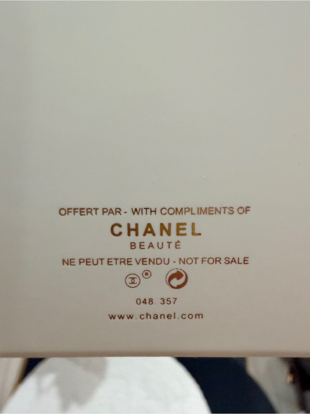 CHANEL Beauté Black Glitter Cosmetic Bag w/Gold Chain Strap + Camila detail NIB - Picture 13 of 13